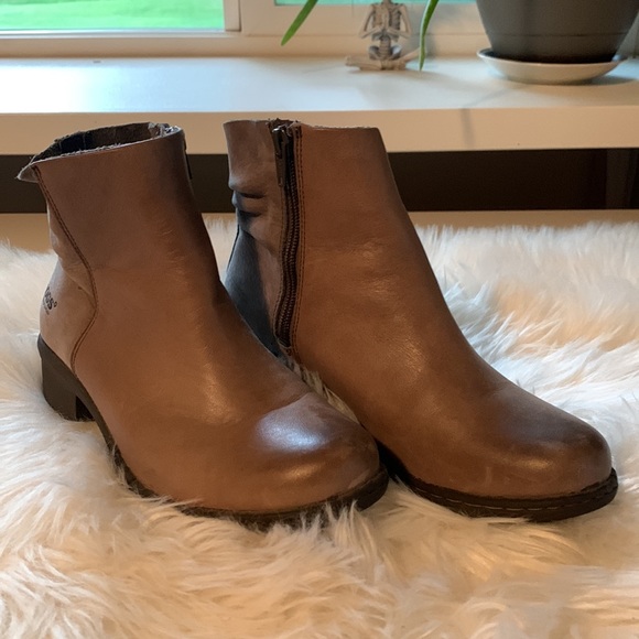 Bogs Carly Low Leather Boot - Picture 2 of 6